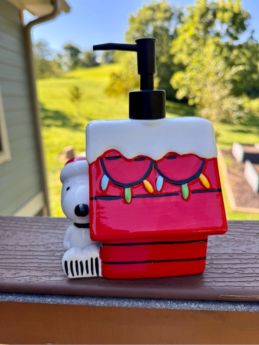 Peanuts Red Snoopy Doghouse Ceramic Soap Dispenser 🛁